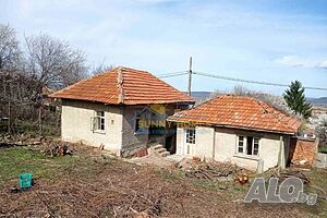 Два парцела с три сгради в с. Джулюница Одноэтажный 99 кв.м РЗП 2275 кв.м двор | Дома/Дачи | Джулюница