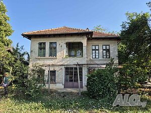 Здрава тухлена къща с голям двор Двухэтажный 120 кв.м РЗП 1600 кв.м двор | Дома/Дачи | Никюп