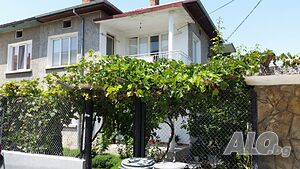 Къща с гараж гр. Дебелец Двухэтажный 180 кв.м РЗП 400 кв.м двор | Дома/Дачи | Дебелец
