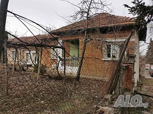 Къща с гараж и кладенец с. Вързулица Одноэтажный 100 кв.м РЗП 1510 кв.м двор | Дома/Дачи | Вързулица