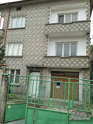 Триетажна масивна къща Трехэтажный 389 кв.м РЗП 600 кв.м двор | Дома/Дачи | Белово