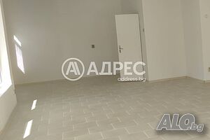 Магазин под наем на оживен булевард Магазин Офис Медицинский кабинет Салон красоты Спорт 75 кв.м Первый наземный этаж | Магазины, Офисы | Българка Сливен