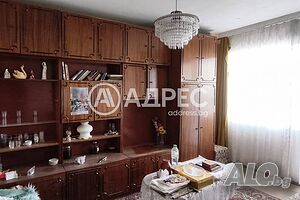 АДРЕС продава: Тристаен апартамент в кв. Хале! Трехкомнатная 77 кв.м Крупнопанельная опалубка/Скользящая опалубка 1980 г. 12 этаж Не последний | Квартиры | Хале Ямбол