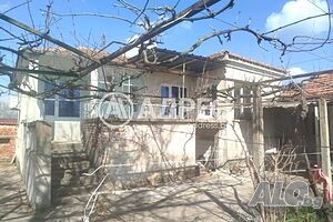 Къща с дворно място в с. Роза Одноэтажный 72 кв.м РЗП 1520 кв.м двор | Дома/Дачи | Роза