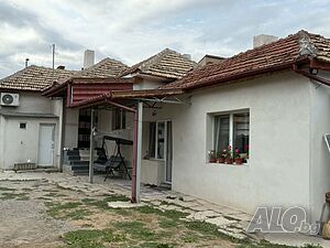 Къща в гр. Нови пазар Одноэтажный 125 кв.м РЗП 362 кв.м двор | Дома/Дачи | център Нови пазар