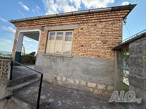 Къща гр. Нови Пазар Одноэтажный 80 кв.м РЗП 360 кв.м двор | Дома/Дачи | Нови пазар