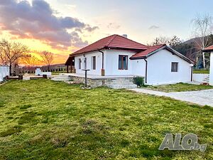 Реновирана селска къща с панорамна гледка към планината в Горицa, България Одноэтажный 123 кв.м РЗП 1000 кв.м двор | Дома/Дачи | Горица