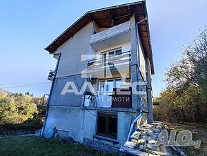 Продава МНОГОФАМИЛНА къща, с. Кокаляне Четирехэтажный и больше 418 кв.м РЗП 1260 кв.м двор | Дома/Дачи | Кокаляне