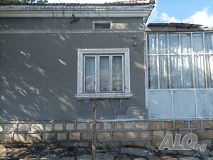 Продава къща с гараж с. Карапелит Одноэтажный 88 кв.м РЗП 1790 кв.м двор | Дома/Дачи | Карапелит