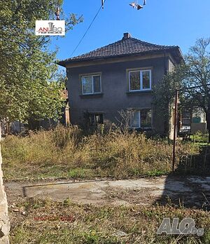 В продажба къща на два етажа с РЗП-128 кв.м и двор 490м2 с допълнителна постройка - лятна кухня 36м2.. 128 кв.м РЗП 490 кв.м двор | Дома/Дачи | Златица