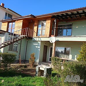 Продавам къща Двухэтажный 240 кв.м РЗП 200 кв.м двор | Дома/Дачи | Вакарел