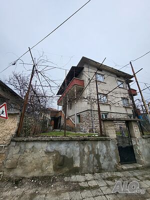 Продава къща в гр. Пещера Трехэтажный 500 кв.м РЗП 500 кв.м двор | Дома/Дачи | Централен парк Пещера