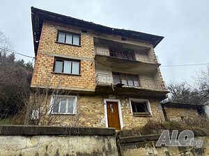 Къща в гр. Чепеларе, обл. Смолян Трехэтажный 170 кв.м РЗП 910 кв.м двор | Дома/Дачи | Чепеларе