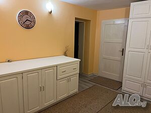 Просторен апартамент в центъра на тихо място Трехкомнатная 116 кв.м Обставленная Первый наземный этаж | Квартиры, Комнаты | Център Благоевград