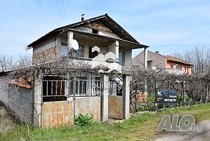Двуетажна къща с гараж и двор 1110 м2 136 кв.м РЗП 1110 кв.м двор | Дома/Дачи | Главатар