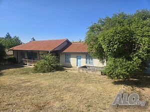 3 къщи и 2 дворни имота Двухэтажный 250 кв.м РЗП 10200 кв.м двор | Дома/Дачи | Помощица