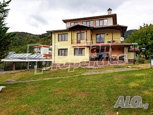 Планински ваканционен комплекс от къщи за гости, ресторант, басейни и паркови площи в резерват „Пеещ.. 3564 кв.м Готовый (законченный) Кирпич | Гостиницы, Мотели | Кръвеник