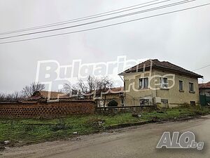 Просторен имот с потенциал, удобна локация и достъп в с. Садовец Двухэтажный 80 кв.м РЗП | Дома/Дачи | Садовец