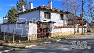 Двуетажна обзаведена къща с гараж и двор в центъра на с. Нова Махала Двухэтажный 189 кв.м РЗП | Дома/Дачи | Нова махала