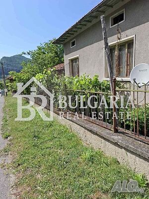 Продава се двуетажна къща в село Петрич 140 кв.м РЗП 450 кв.м двор | Дома/Дачи | Петрич
