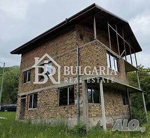 Продава се къща в с. Искрец, Софийска област 250 кв.м РЗП 900 кв.м двор | Дома/Дачи | Искрец