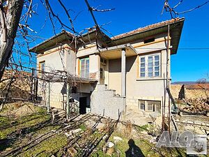 Къща с гараж и равен, просторен двор в с. Драганово, на 25 км. от Велико Търново Двухэтажный 80 кв.м РЗП 2000 кв.м двор | Дома/Дачи | Драганово