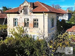 Къща близнак с голям двор, лятна кухня и стопанска постройка в гр. Килифарево Двухэтажный 110 кв.м РЗП 2240 кв.м двор | Дома/Дачи | Килифарево