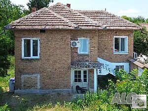 Двуетажна къща за продажба, с равен двор и каладенец, в с. Овча Могила Двухэтажный 100 кв.м РЗП 1190 кв.м двор | Дома/Дачи | Овча могила