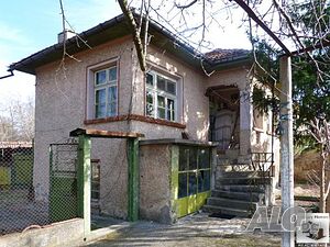 Двуетажна къща с двор намираща се в развито село само на 18 км от Велико Търново Двухэтажный 80 кв.м РЗП 750 кв.м двор | Дома/Дачи | Хотница