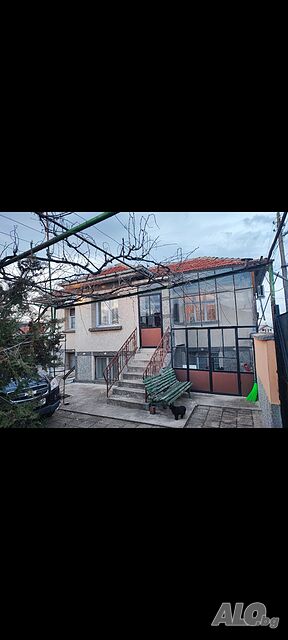 Обзаведена къща с двор 1064 кв.м. само на 20 минути от Пловдив Одноэтажный 52 кв.м РЗП 1064 кв.м двор | Дома/Дачи | Голям чардак