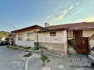 Къща с двор за продажба в с. Стоб, в непосредствена близост до Стобските пирамиди Одноэтажный 80 кв.м РЗП 480 кв.м двор | Дома/Дачи | Стоб