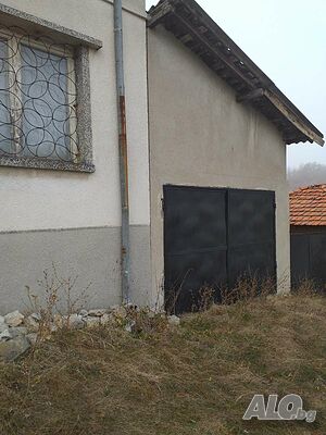 Къща с гараж в с. Динево Одноэтажный 80 кв.м РЗП 1000 кв.м двор | Дома/Дачи | с.Динево Динево