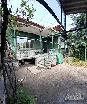 Продавам 2 къщи, 2 гаража, 2 веранди в голям двор в Перущица Одноэтажный 190 кв.м РЗП 1000 кв.м двор | Дома/Дачи | Централен Перущица