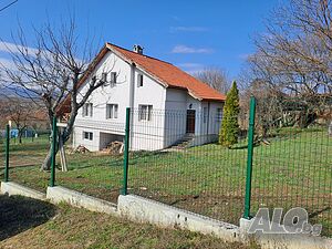Масивна къща с РЗП 344 кв.м и двор 1293 кв.м - на 60 км от София Двухэтажный 344 кв.м РЗП 1293 кв.м двор | Дома/Дачи | Джурово