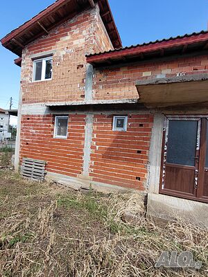 Самостоятелна половина от къща-близнак Двухэтажный 100 кв.м РЗП 600 кв.м двор | Дома/Дачи | Кукорево