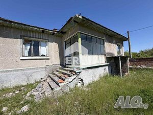 САМО В ЕРА Имоти Хасково! Къща с голям парцел в с. Върбица, обл. Хасково Одноэтажный 98 кв.м РЗП 1918 кв.м двор | Дома/Дачи | Върбица