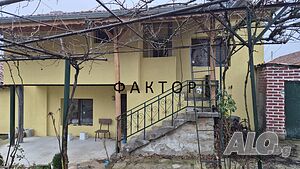 Две къщи с двор в с. Медово Двухэтажный 80 кв.м РЗП 1200 кв.м двор | Дома/Дачи | Медово