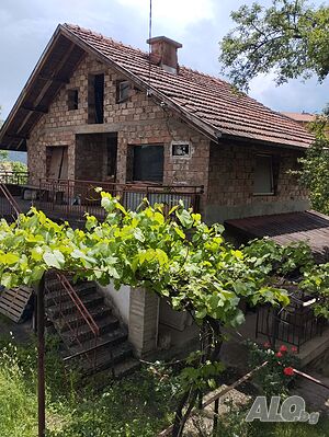 Продава се от собственик - масивна къща в Гр. Своге, кв. джиджовица Трехэтажный 120 кв.м РЗП 330 кв.м двор | Дома/Дачи | Своге
