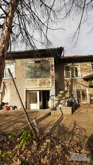 Продавам къща с двор в с. Раданово Двухэтажный 100 кв.м РЗП 1726 кв.м двор | Дома/Дачи | Раданово