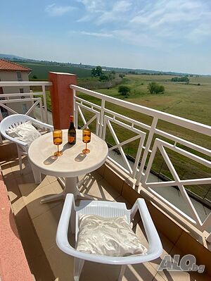 Компактен двустаен с невероятна зелена гледка към полето Двухкомнатная 48 кв.м Кирпич 2006 г. 3 этаж Последний этаж | Квартиры | Слънчев бряг (курорт)