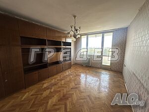 Продава тристаен апартамент Възраждане Трехкомнатная 82 кв.м Кирпич 1973 г. 8 этаж Последний этаж | Квартиры | Възраждане Русе