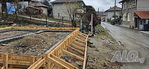 Парцел в регулация (351 кв.м) с ток и вода в град Елена, и конструкция за сглобяема къща. Продажа 351 кв.м Под застройку (УПИ) С электричеством Водопровод | Участки под застройку, Инвестиционные проекты | Център, ул. „Чуката“ 12, 5070 Елена Елена
