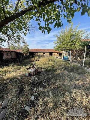 Голям парцел 1225 кв.м с постройки 210 кв. м Одноэтажный 210 кв.м РЗП 1225 кв.м двор | Дома/Дачи | Найден Герово
