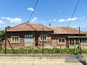 Масивна тухлена къща с двор 2 100 кв.м. близо до Полски Тръмбеш 90 кв.м РЗП | Дома/Дачи | 7 km. to Polski Trambesh Полски Тръмбеш