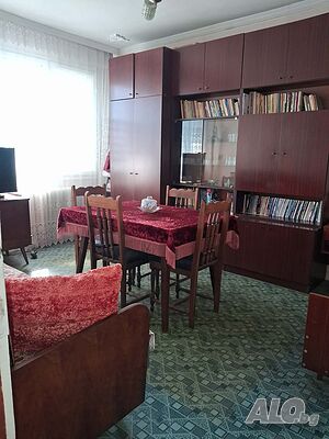 Център, тухла, 3 отделни стаи, възможност за преустройство с две спални Двухкомнатная 64 кв.м Кирпич 1988 г. Не последний | Квартиры | Център Сливен