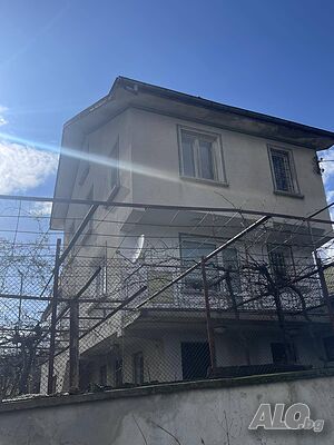 Продава се триетажна къща Трехэтажный 324 кв.м РЗП 981 кв.м двор | Дома/Дачи | Конаре