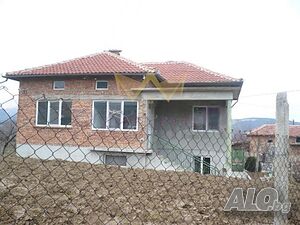 Продава къща с. Партизани Област Варна Двухэтажный 240 кв.м РЗП 680 кв.м двор | Дома/Дачи | Партизани