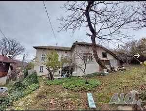 село Трапесковци Двухэтажный 110 кв.м РЗП 978 кв.м двор | Дома/Дачи | Трапесковци