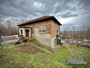 Двуетажна къща в с. Поликраище Двухэтажный 100 кв.м РЗП 660 кв.м двор | Дома/Дачи | Поликраище