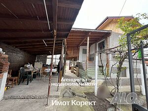 Имот Корект продава Къща, Стопански постройки, гараж, беседка Двухэтажный 102 кв.м РЗП 936 кв.м двор | Дома/Дачи | Конуш
